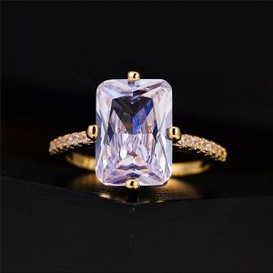 New Women’s ring in size 8